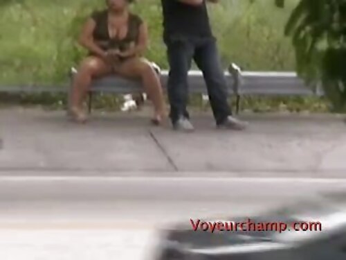 หญิงสาวส่งเสียงแหลมเ ...