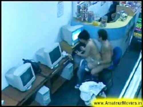 ผู้หญิงในชุดสั้นกำลั ...