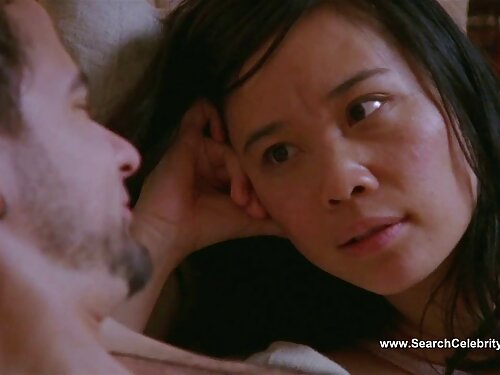 ฉีก Masha ในห้องน้ำ. ...